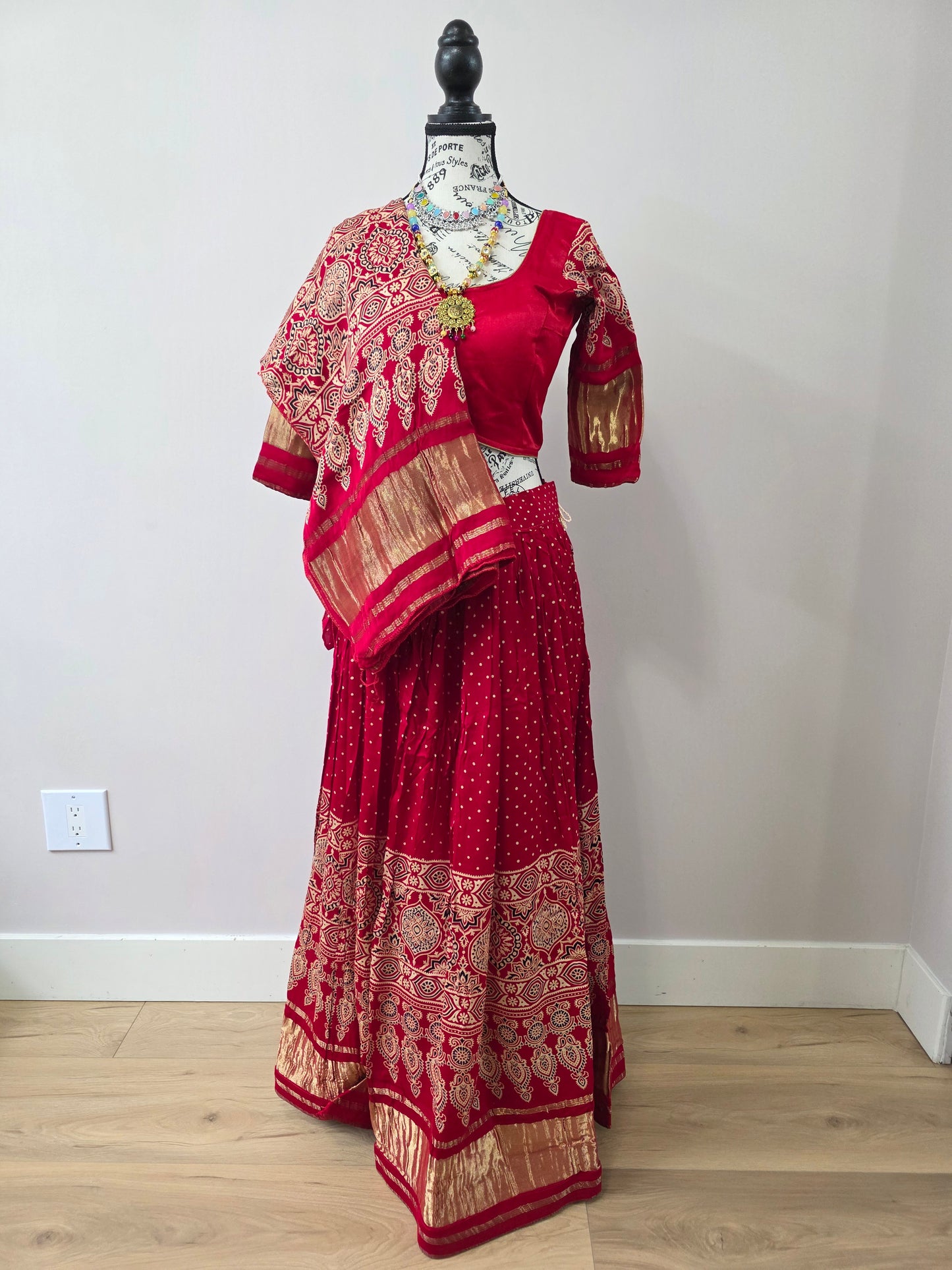 Red Chaniyacholi