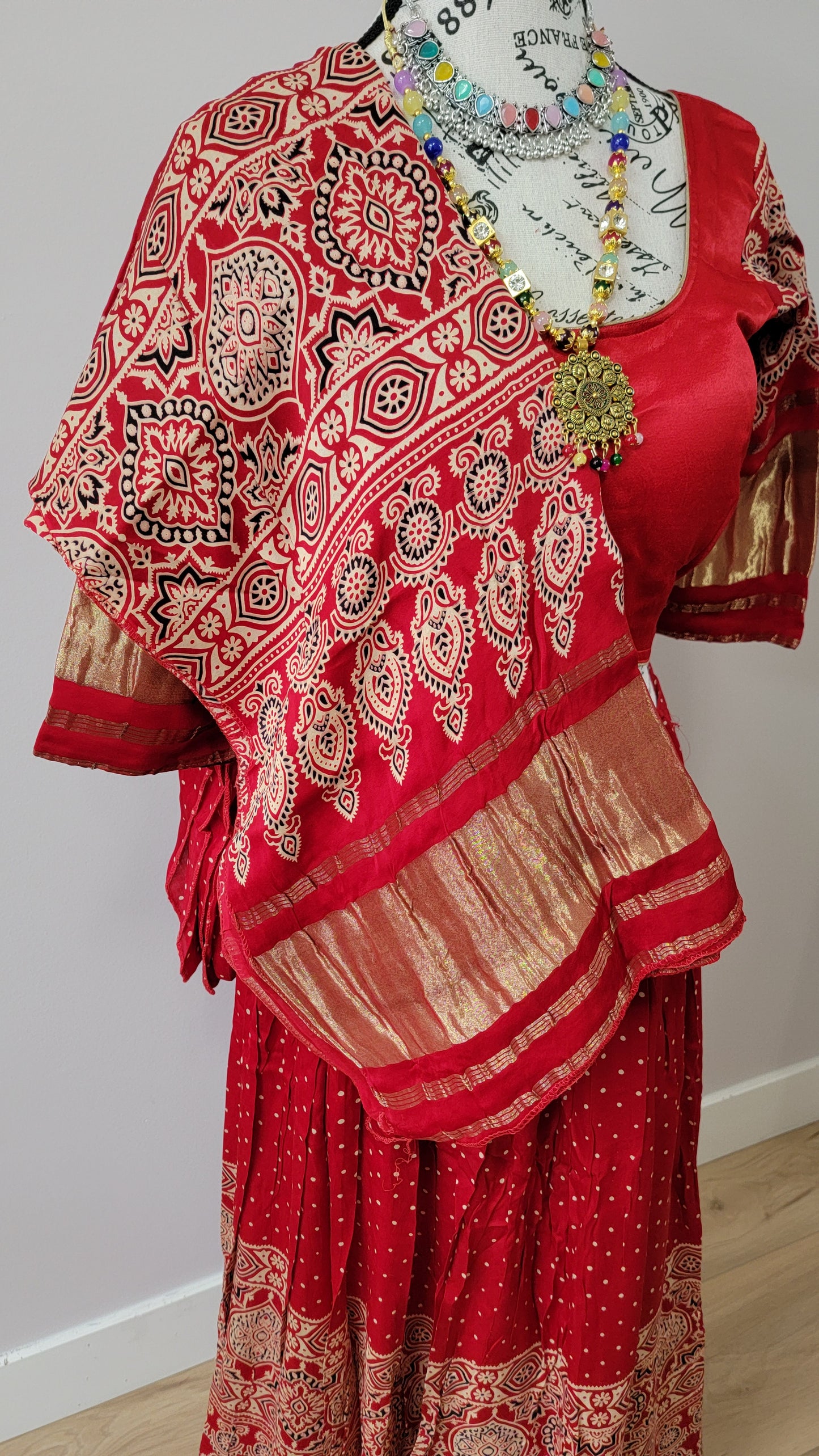 Red Chaniyacholi